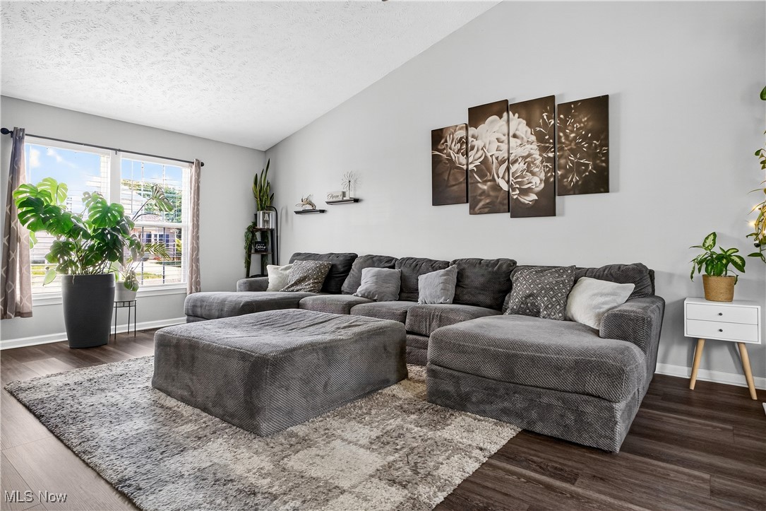 Brunswick, Ohio 44212, United States, 3 Bedrooms Bedrooms, ,3 BathroomsBathrooms,Residential,Contingent,212672