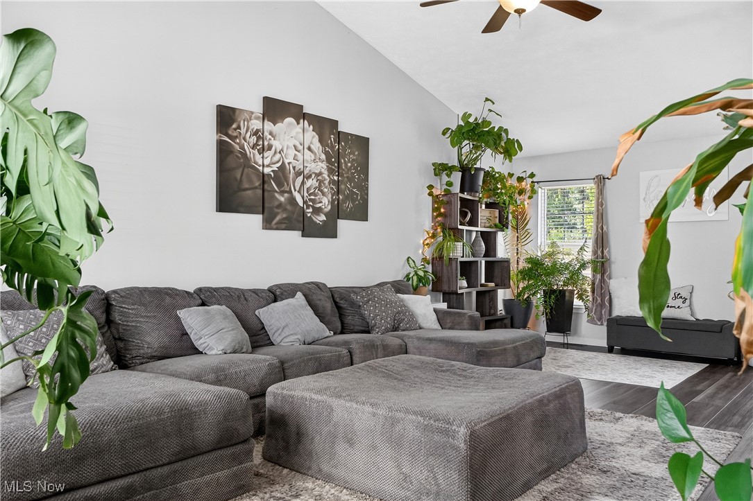 Brunswick, Ohio 44212, United States, 3 Bedrooms Bedrooms, ,3 BathroomsBathrooms,Residential,Contingent,212672