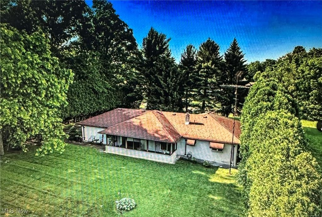 Photo of 7370 Brookwood Drive, Brookfield, OH 44403 (MLS # 5176458)