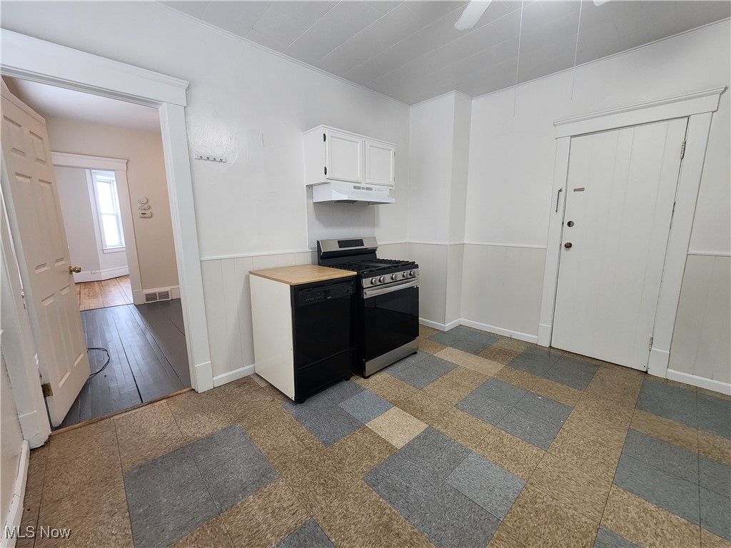 Photo of 1949 Coltman Road #4, Cleveland, OH 44106 (MLS # 5182016)