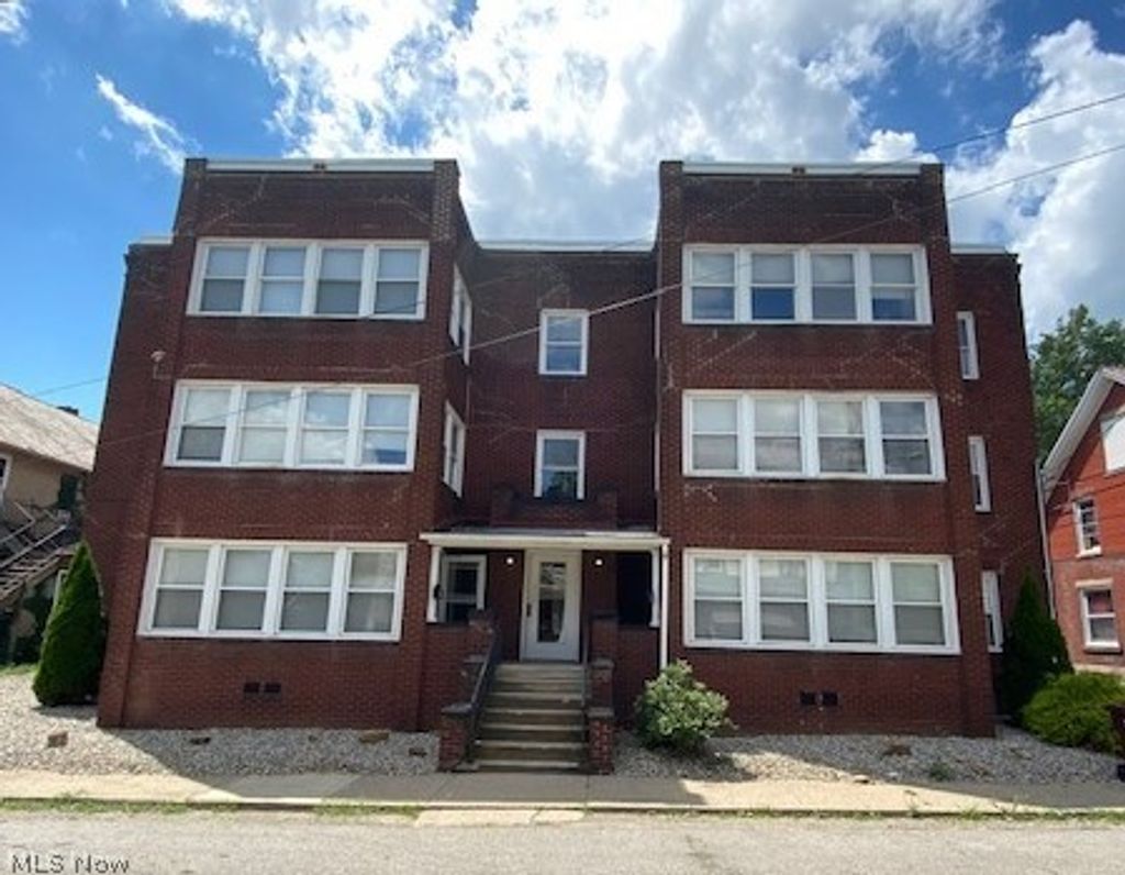 Photo of 335 N Broadway Avenue, Salem, OH 44460 (MLS # 5211138)