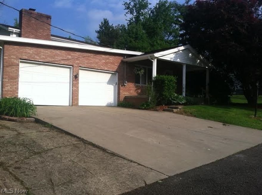 Great location. 1,623 sq. ft. 3 bedrooms, 2bath, 2 car garage on private lane out of St Clairsville city limits with view of pond. Deck, shed, updated flooring and bathrooms on a crawl space. Nice patio with deck and 1st floor laundry. HOME WARRANTY!!