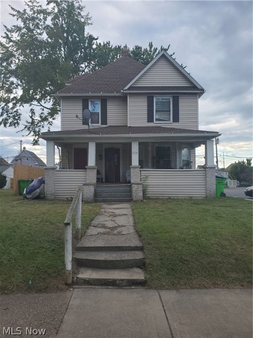 Fully occupied 2 unit building in downtown Barberton, less than 1 block away from beautiful Lake Anna and historic St Augustine Church. Perfect location. 3/1 up and 2/1 down. Roof was replaced in 2016 (complete tear-off). HIGHEST AND BEST OFFER DUE TUESDAY 9/21/21 5:00PM.