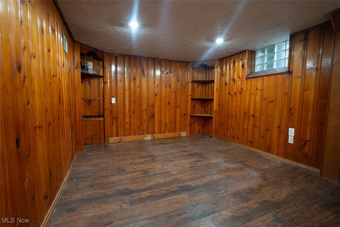 7811 Snow Road, Parma, Ohio image 18