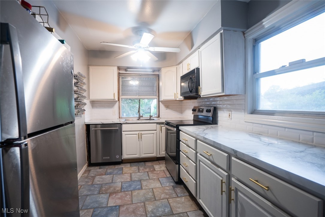 7811 Snow Road, Parma, Ohio image 3