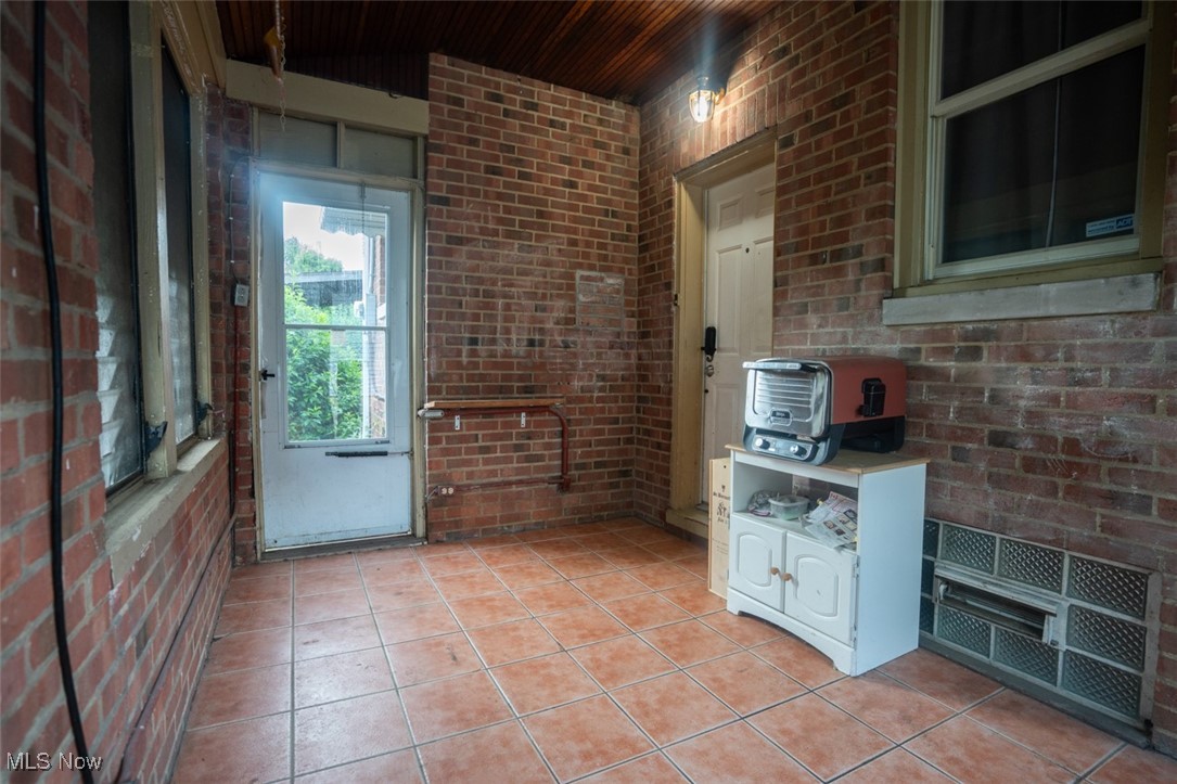 7811 Snow Road, Parma, Ohio image 22