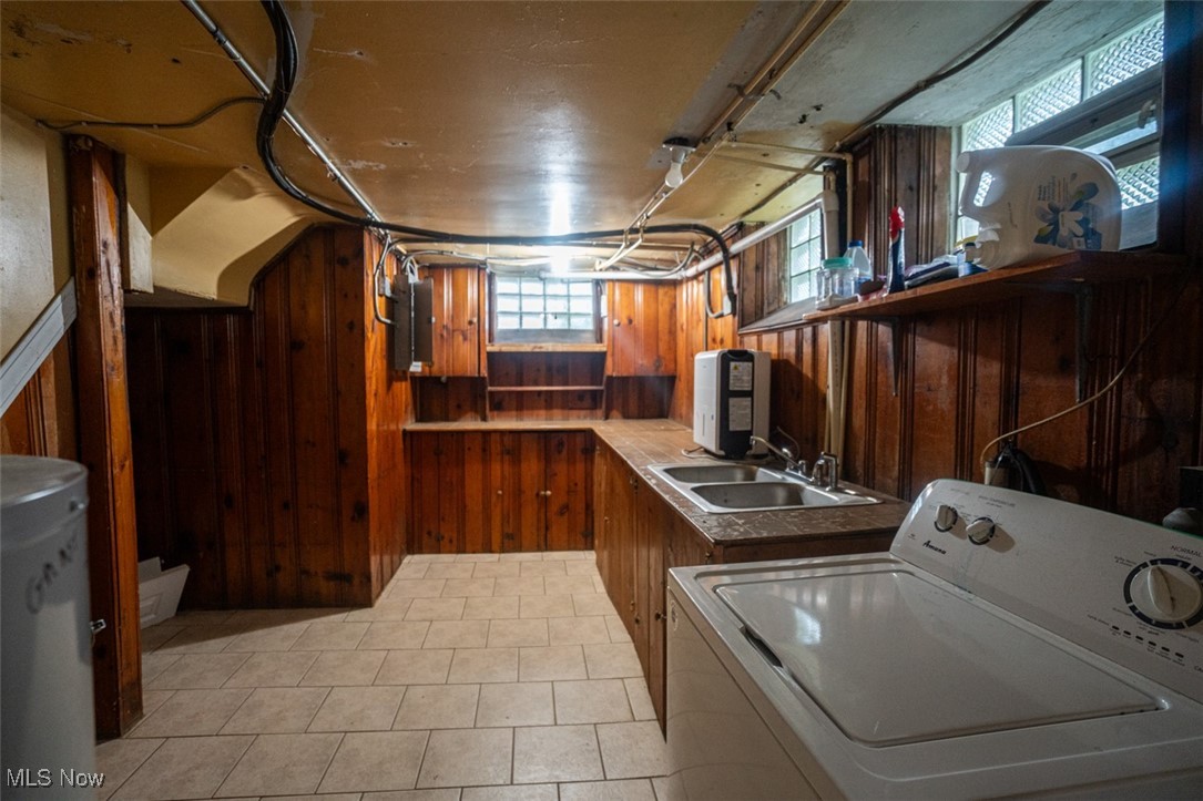 7811 Snow Road, Parma, Ohio image 19