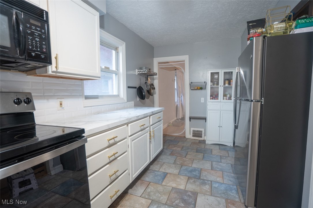 7811 Snow Road, Parma, Ohio image 5