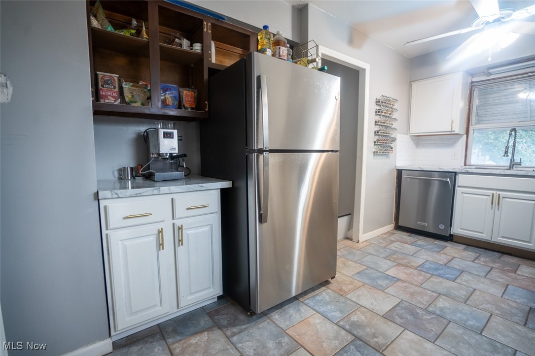 7811 Snow Road, Parma, Ohio image 6