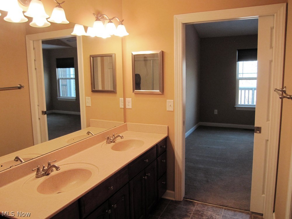 Villas/Waterford Xing Condo Ph - Residential