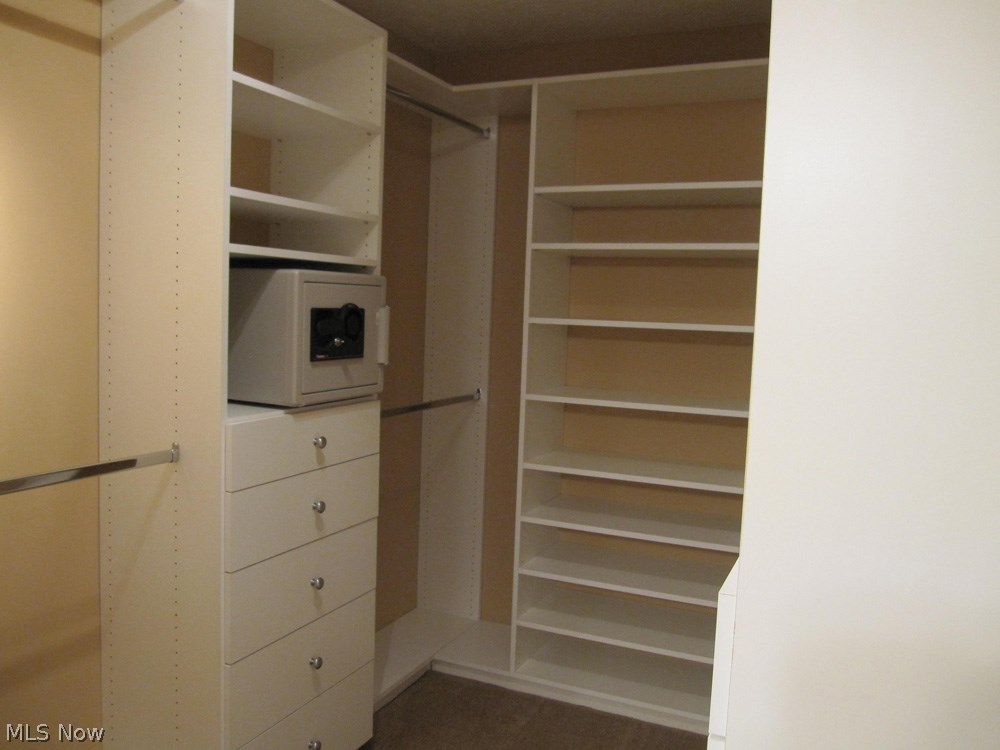 Villas/Waterford Xing Condo Ph - Residential