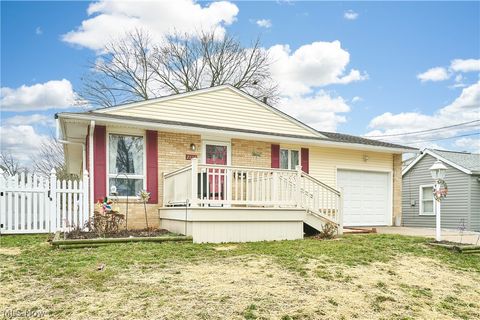 Homes For Sale - 2864 Burnside Street<br/> Akron, OH 44312