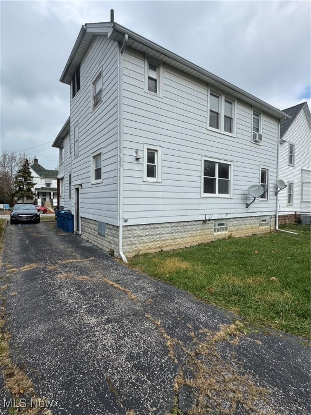 Photo of 1029 W 10th Street, Lorain, OH 44052 (MLS # 5174554)