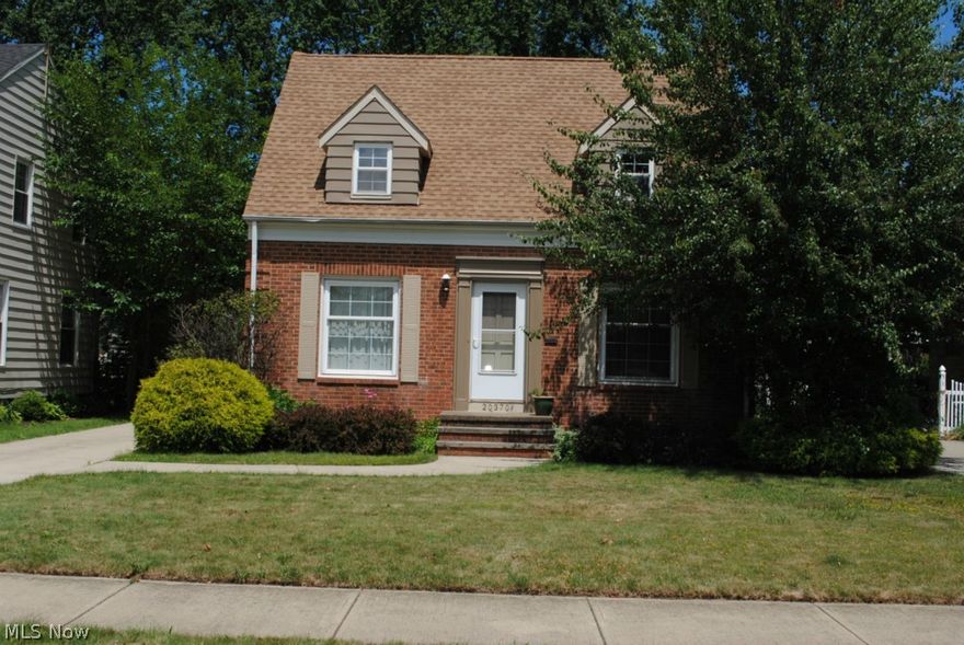 Charming Brick Cape Cod On Very Desirable Street Near Linden Park .... Spacious And Inviting Living Room .... Eat-In Kitchen .... 3 Bedrooms All On 2nd Floor .... Full Basement .... Large Screened Rear Porch .... 2 Car Garage .... 237' Deep Park Like Yard .... Some Newer Windows ....
