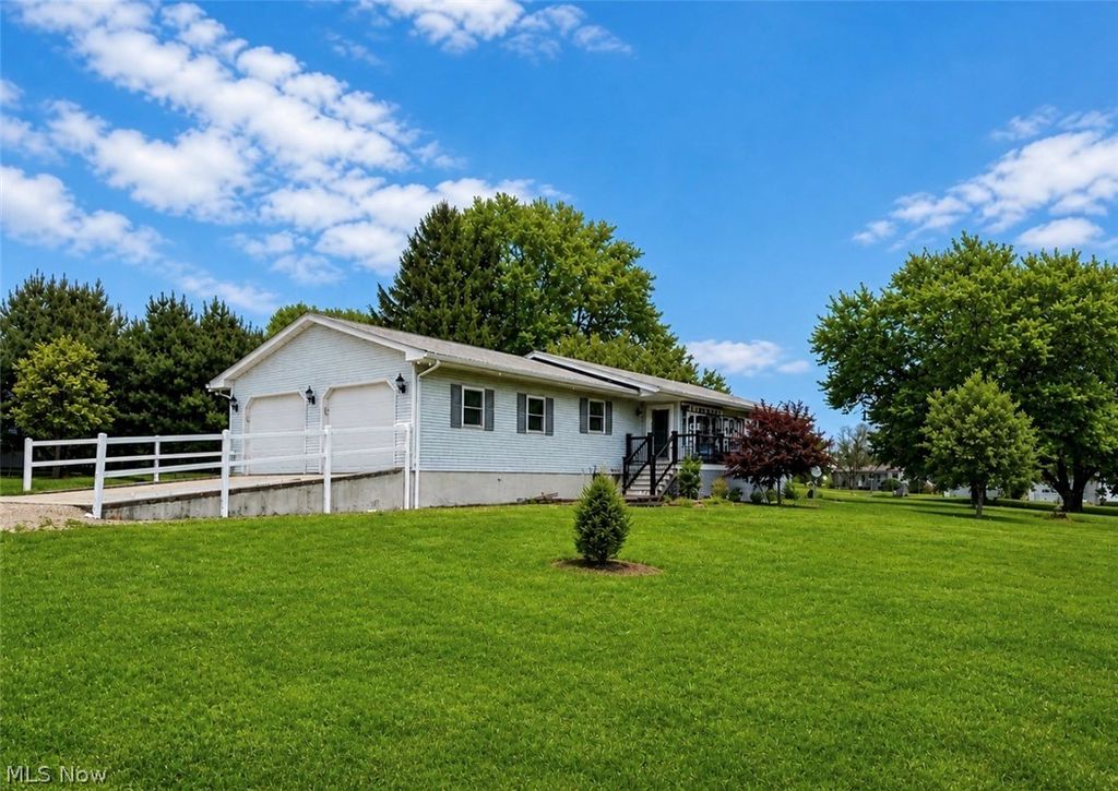 Photo of 305 North Drive, Somerset, OH 43783 (MLS # 5206567)
