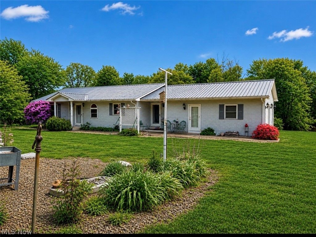 Photo of 305 North Drive, Somerset, OH 43783 (MLS # 5206567)