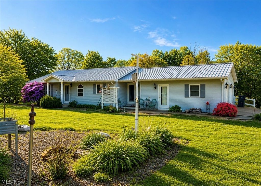Photo of 305 North Drive, Somerset, OH 43783 (MLS # 5206567)