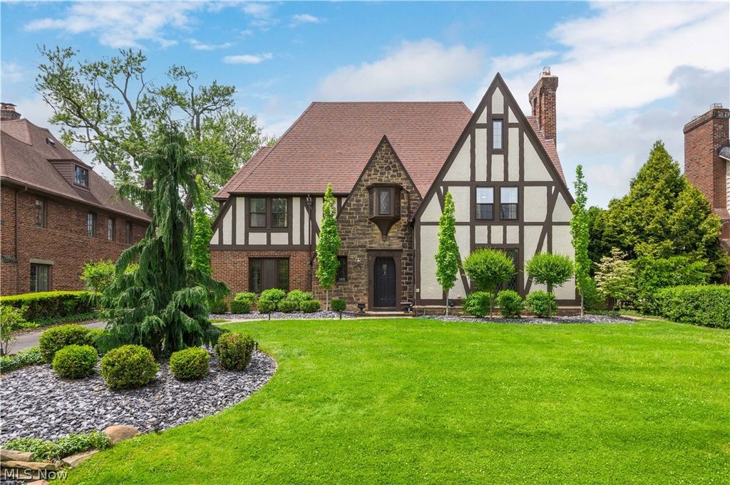 Photo of 3002 Manchester Road, Shaker Heights, OH 44122 (MLS # 5213456)