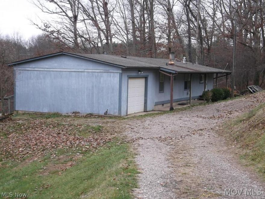 RECENTLY PAINTED INTERIOR. NEW CARPET, NICE KITCHEN WITH NEWER CABINETS.  ROOF ONLY 6 YRS OLD. HAS BEEN CONVERTED TO REAL ESTATE  Elem: Barlow-Vincent Elementary Scho  Elem/Bus: Y  JrHigh: Warren Middle  JrHigh/Bus: Y  High: Warren High School  High/Bus: N  Fire: VOL  Police: SHF  PossFreeGas: N  ;SQFT=Fin L1:1152, Fin Above:1152, Fin Total:1152, Unfin Bsmt:0, Unfin Above:0, Unfin Total:Y;PRKG= Off Street