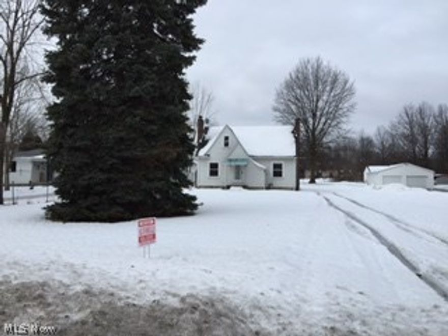 3BR cape cod/2story with first floor master. Large lot and 2 car garage. Needs some work and repair but great opportunity. Bank owned and not a short sale. Quick closing available. $1000 or 10% earnest money along with proof of funds and or pre approval with offer.