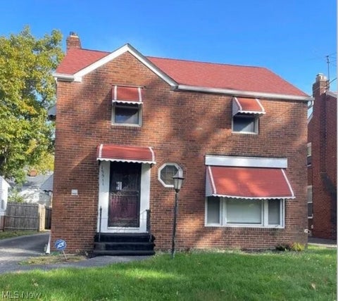Homes For Sale - 15511 Delrey Avenue<br/> Cuyahoga County, Cleveland, OH 44128