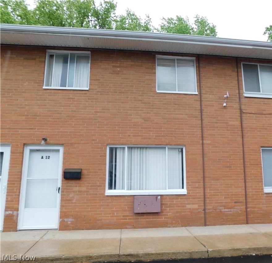 Come check out this Bel Acre condominium today! Three bedrooms and full bath upstairs. Large first floor living room, kitchen, laundry room and half bath. Close to parks, shopping and freeway access.