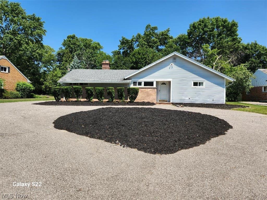 Photo of 23551 S Woodland Road, Shaker Heights, OH 44122 (MLS # 5222842)