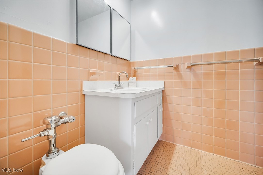 13800 Fairhill Road 418