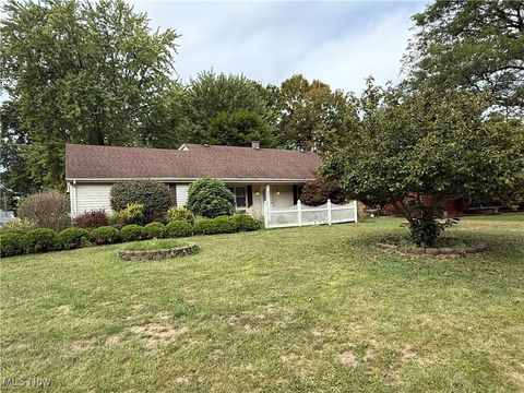 Homes For Sale - 3296 Cricket Drive<br/> Mahoning County, Youngstown, OH 44511
