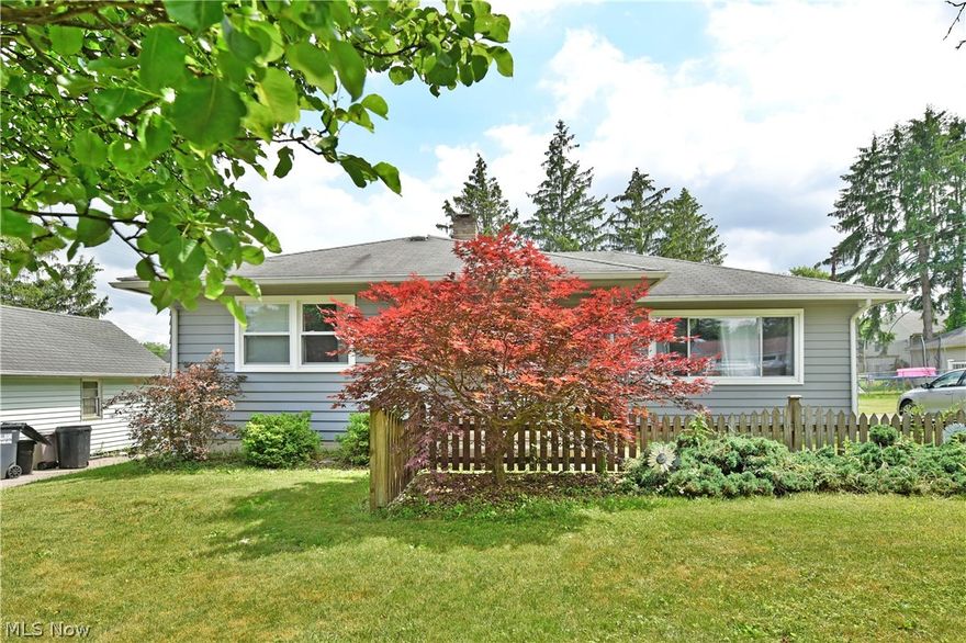 3 bedroom ranch in Boardman with possible 4th bedroom or office in basement.  Newer windows and furnace. Updated bathroom. Hardwood floors. All appliances stay!  Don’t miss this one!  Call today for a private showing!