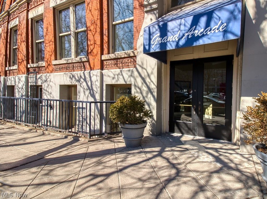 Photo of 408 W Saint Clair Avenue #223, Cleveland, OH 44113 (MLS # 5190594)