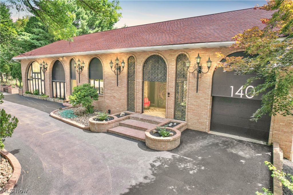 Photo of 140 Teresa Drive, Steubenville, OH 43953 (MLS # 5204203)