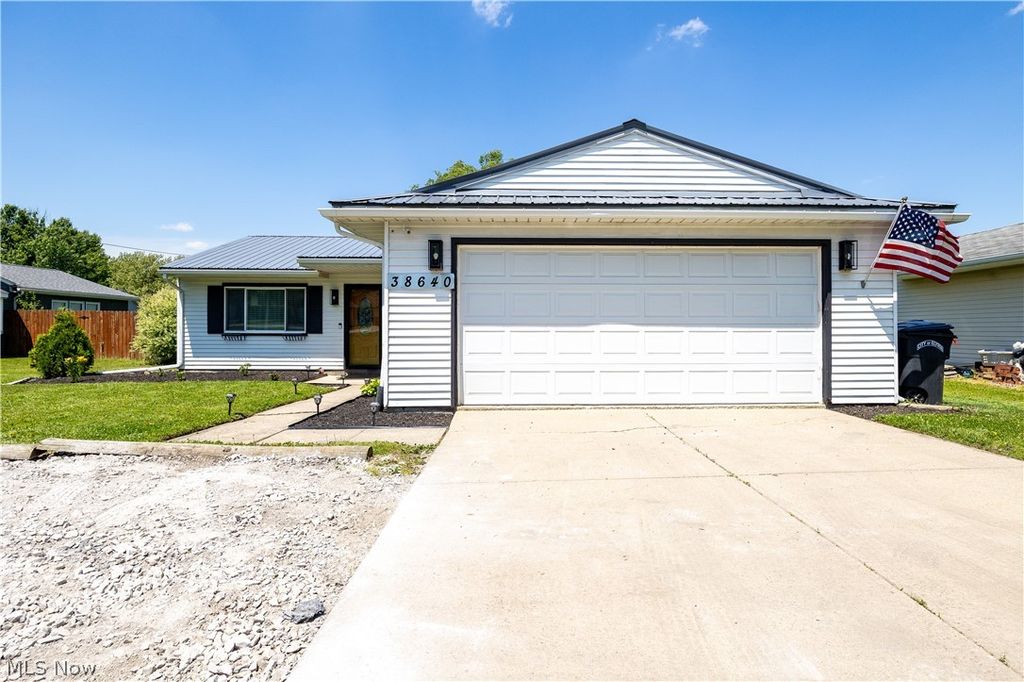 Photo of 38640 Chestnut Ridge Road, Elyria, OH 44035 (MLS # 5211296)