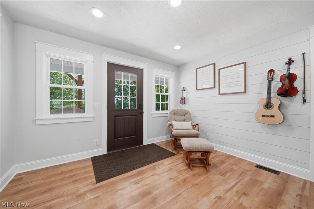 Photo of 1219 9th Street SW, Massillon, OH 44647 (MLS # 5216938)