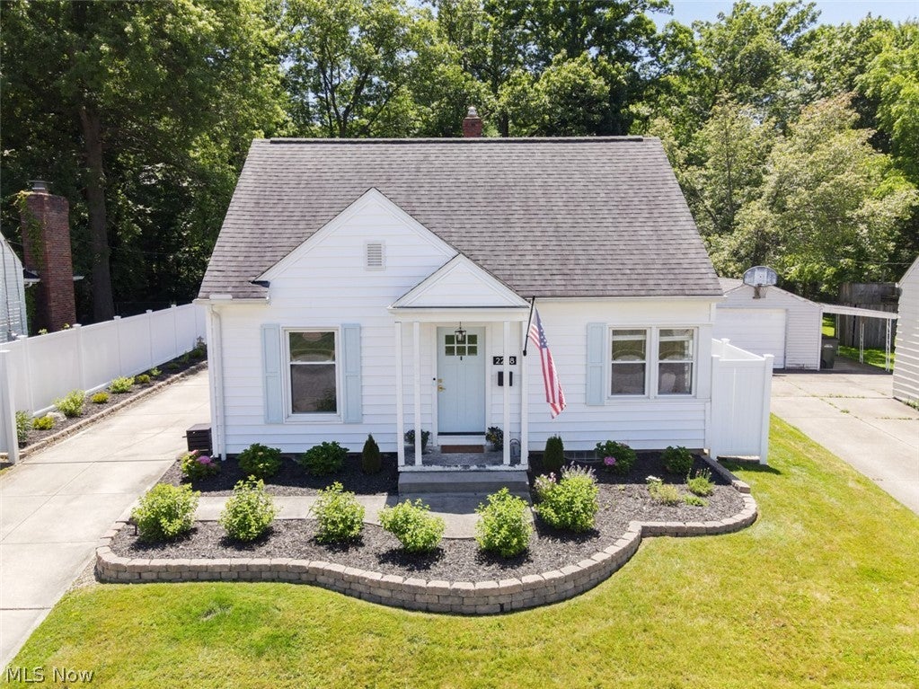 Photo of 2268 Parkview Drive, Cuyahoga Falls, OH 44223 (MLS # 5222502)