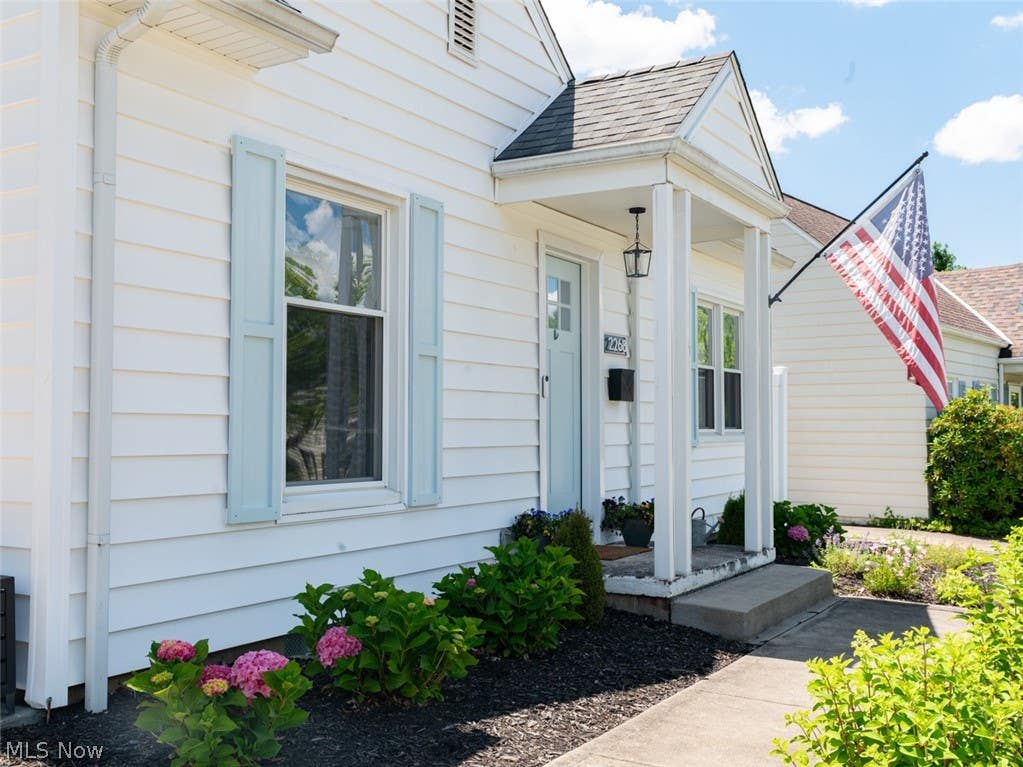 Photo of 2268 Parkview Drive, Cuyahoga Falls, OH 44223 (MLS # 5222502)