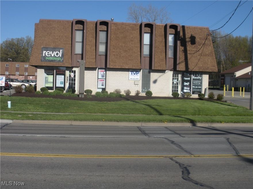 5 room office/retail space.  Central air, water, sewer, trash, and heat ALL included.  Tenant just pays their electric.