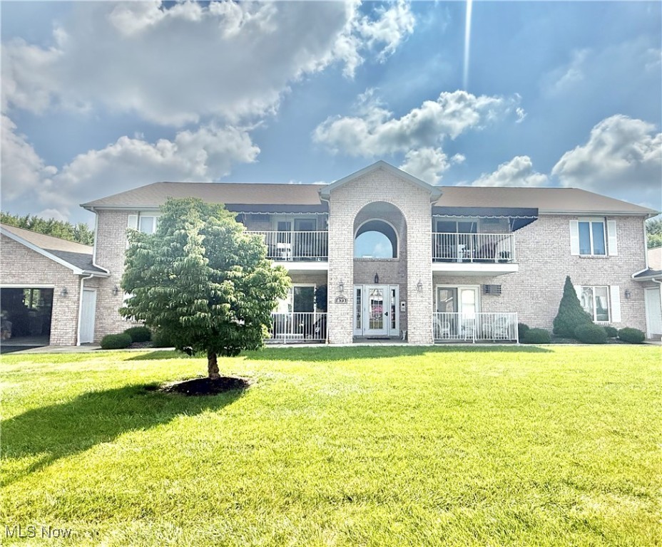 Tired of mowing the lawn and shoveling snow? We've got just the fix! This super cute 2-bed, 1.5-bath condo at Auburn Hills comes with none of the maintenance headaches—just move in and relax. It’s upstairs, so no noisy neighbors above, and it comes with all the must-haves: attached garage, washer/dryer, and even a cozy little deck. Bonus: Boardman schools and a quiet spot tucked away near South Ave. Let's make condo living your next smart move!