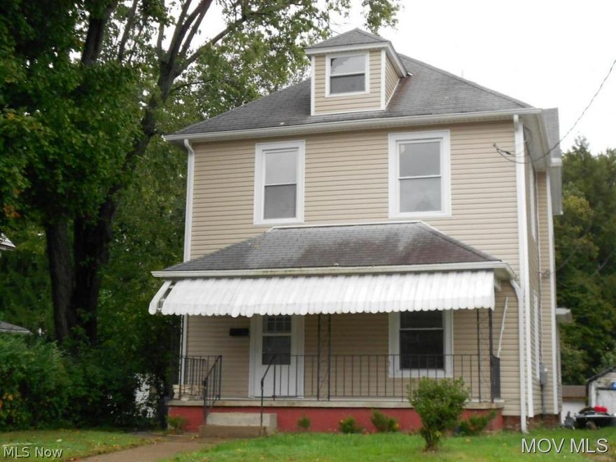 Calling all Investors....this home would make a great rental and offers the following updates:  Newer vinyl siding, replacement windows, new vinyl flooring in kitchen, laundry and half bath, and new flooring in living room. Kitchen/dining are combined.  Measurements are approximate and based upon Court House records.  Elem: Jefferson Elementary School  Elem/Bus: N  JrHigh: Van Devender Jr. High School  JrHigh/Bus: N  High: Parkersburg High  High/Bus: N  Fire: CIT  Police: CTY  ;SQFT=Fin L1:868, Fin L2:700, Fin Above:1568, Fin Total:1568, Unfin Bsmt:104, Unfin Above:104;PRKG= On Street