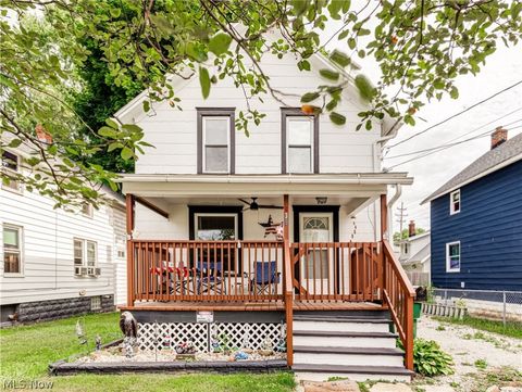 Photo for 639 Broadway Street E