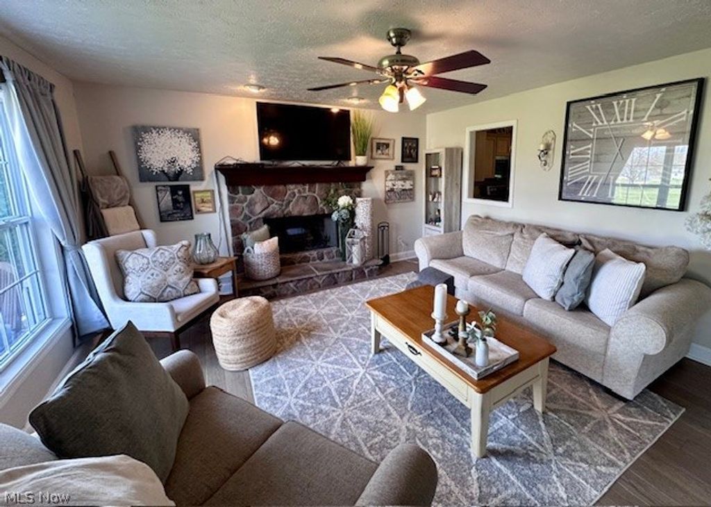 Photo of 8742 Henderson Road, Diamond, OH 44412 (MLS # 5199400)