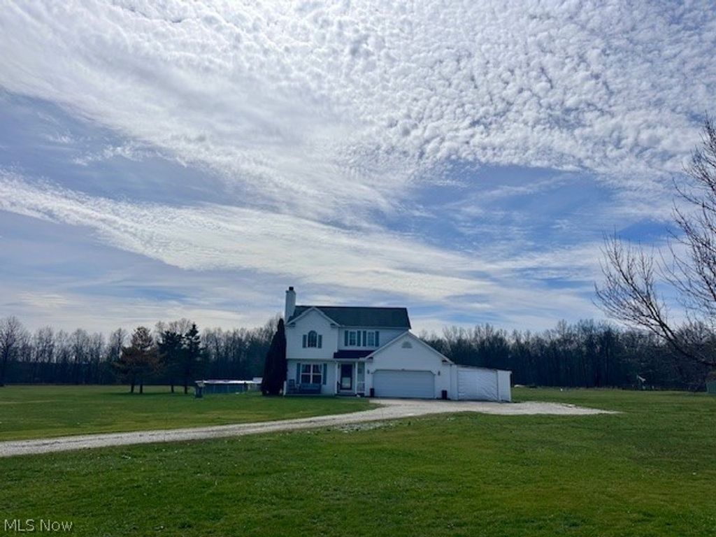 Photo of 8742 Henderson Road, Diamond, OH 44412 (MLS # 5199400)