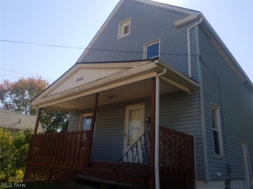 COLONIAL ALUMINUM/VINYL 2 STORY WITH 616 SQ FT GROUND FLOOR LIVING AREA AND 1344 TOTAL SQ FT LIVING AREA, BUILT ABOUT 1914. IT HAS 7 TOTAL ROOMS WITH 3 BEDROOMS, 1 FULL BATHROOM, A FULL BASEMENT, HEATING IS CENTRAL, AN UNFINISHED ATTIC.
Property sold AS IS. Equal housing opportunity. FHA insurable w/escrow per HUD Appraisal.