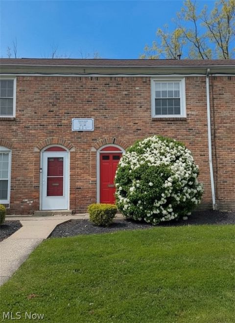 11 Trenton Square T-36 Euclid OH 44143