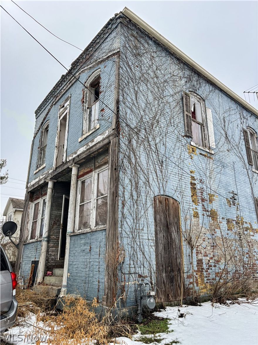 AUCTION - THURS. MARCH 18th @ 2PM. ONLINE ONLY.   Handyman Special!  Property was built in 1875 as former motel and later converted to single family and then finally used in current condition as a duplex with 5 Bedrooms - 2 baths and is located on nice large city lot that is the furthest lot east of downtown along the north fork sugar creek, just outside community ballfields.  Property is in need of renovation.  Open: 2 hrs before the sale on March 18 or call office to schedule a viewing. Terms: $2,000 down day of sale with the balance due in full at closing. Property selling As-Is, Where-is, with all faults. Any desired inspections to be completed prior to the bidding. All information contained herein was derived from sources believed to be correct. Information is believed to be accurate but not guaranteed.