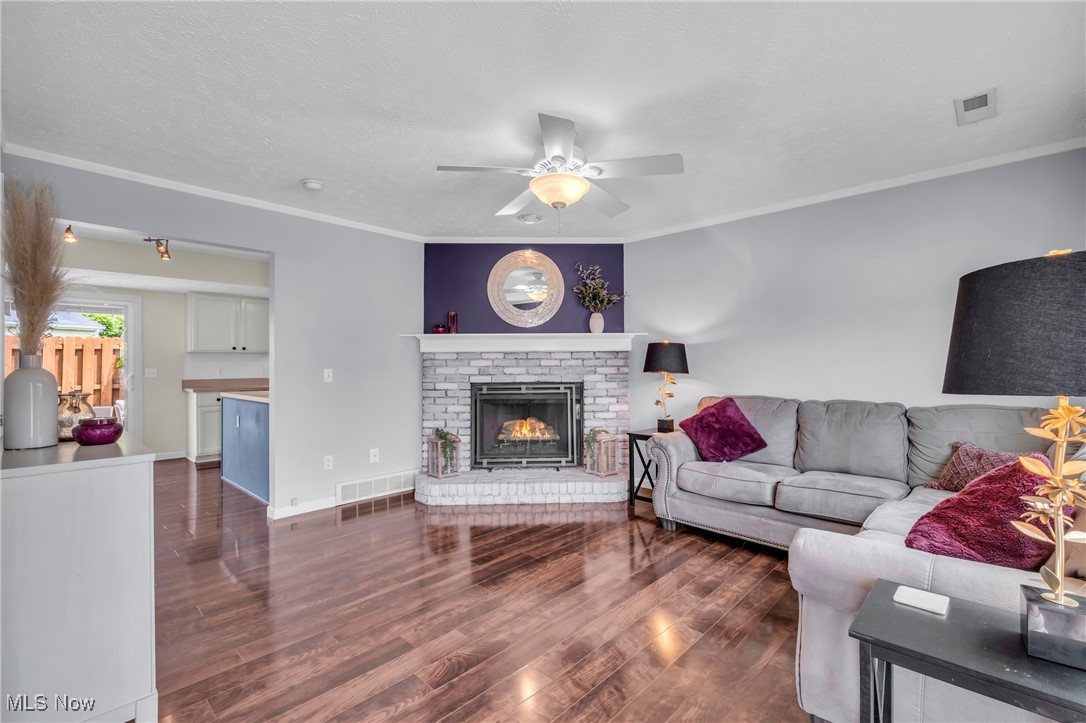 37467 Sturbridge Lane, Willoughby, Ohio image 2