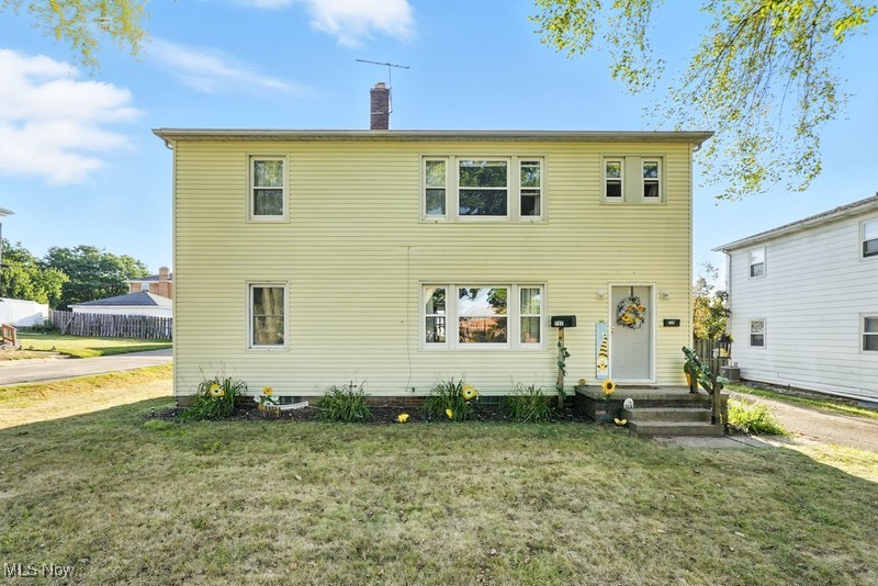Sharp Duplex at 737-739 S. Firestone Blvd.
2,160 total Sq. Ft.
Duplex with 2 bdrm. 1 bath units
Rental Income – As of September 2025
Address Monthly Rental Income Lease Term
737 S. Firestone Blvd. $950 / mo. Month to month
Long term tenant has been there 8 years. AMHA pays most of the rent, see summary. Market rent per AMHA could possibly be up to $1,200 at the next renewal.
739 S. Firestone Blvd. $1,000 - $1,250 Current Owner Occupies
It could be negotiated that current owner could stay a few months.
Total Rents: Currently $1,950 but could be as high as $2,450.
Tenants pay: Electric, gas, internet / TV.
Owner Pays: Water / Sewer. $3,534 taxes annually.