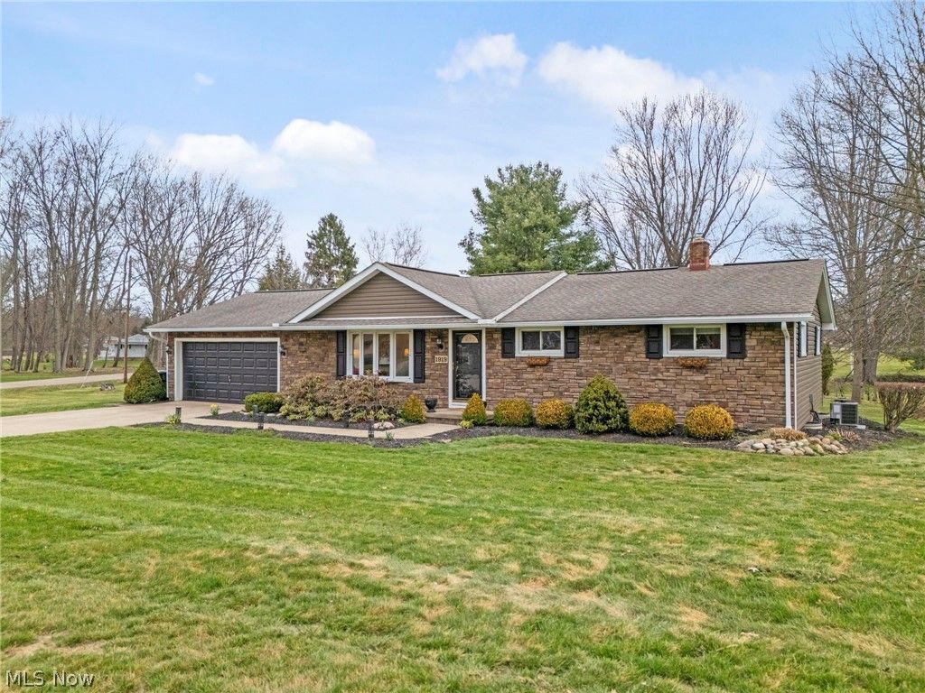 Photo of 1919 Humbert Road NW, North Canton, OH 44720 (MLS # 5197955)