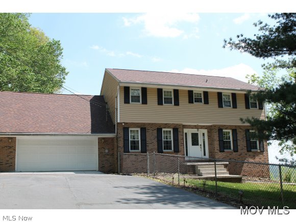 Fabulous, 5 Bedroom, 3 bath home offering panoramic views overlooking the Ohio River,located on a private drive, on the fringe of town. On the main floor a spacious kitchen with breakfast nook features custom cherry cabinetry, Jenn Air appliances and Corian Counters. Adjoining the kitchen is a formal dining room. The Keeping Room is accentuated with a wood burning fireplace. The Living Room boasts a large bay window. The bath on this floor is fully appointed with a soaking tub. The walk out lower level offers a family / game room with bar area and bonus storage. Elem: Little Hocking Elementary Scho Elem/Bus: Y JrHigh: Little Hocking JrHigh/Bus: Y High: Warren High School High/Bus: Y Fire: VOL Police: SHF ;SQFT=Fin L1:1507, Fin L2:1309, Fin Bsmt:728, Fin Above:3535, Fin Total:3544, Unfin L1:0, Unfin L2:0, Unfin Bsmt:350, Unfin Above:350;GAR= 2 Car Att