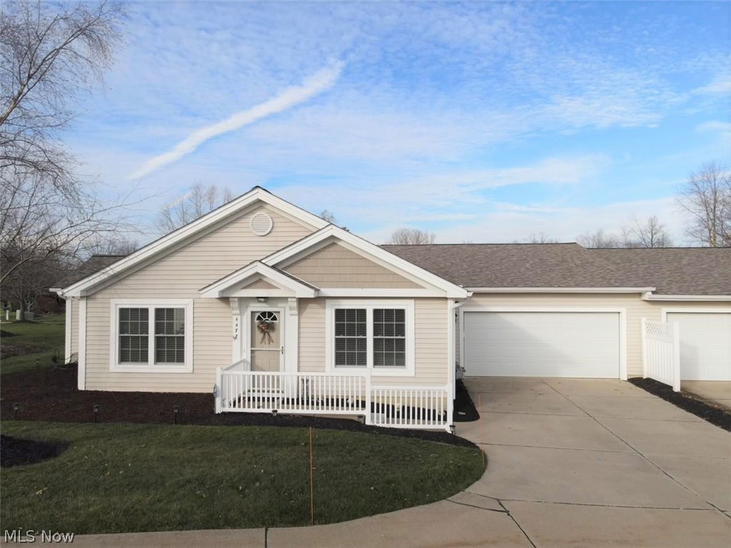 Welcome to 4477 Grand Teton Drive, a 2-bedroom, 2-bathroom condo in Medina! This home has a lovely eat-in kitchen with Cathedral ceilings, a breakfast bar, and recessed lighting. Other features include stainless steel appliances, tile flooring, and a fireplace that wraps around to the living room. The spacious living room has vaulted ceilings and newer flooring. The large owner’s suite has double sinks, a soaking tub, and a large walk-in closet. Backyard has a concrete patio located directly off the kitchen – it’s a perfect spot to relax outdoors. This home has a convenient two-car attached garage. Don’t let this home get away! Schedule your private showing today!